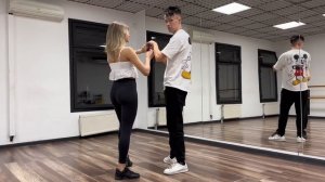 БАЧАТА Урок 8 Вариация ПИНГВИН. + Повороты со скрещенными руками.