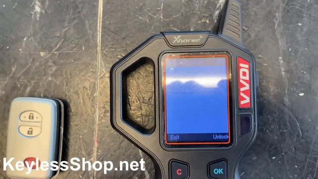 How to unlock a Toyota Smart key ACX with VVDI key tool. смотреть онлайн