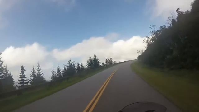Into The Clouds Blue Ridge Pkwy on BMW1200RT смотреть онлайн
