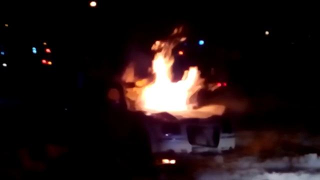 В Кременчуге 3 подростка подожгли Bentley смотреть онлайн