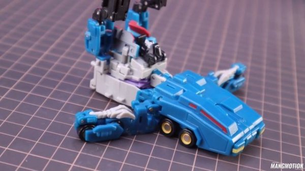 Transformers stop motion：DX9 Mini 01 Triple Changers Doubleclouder digital instructions