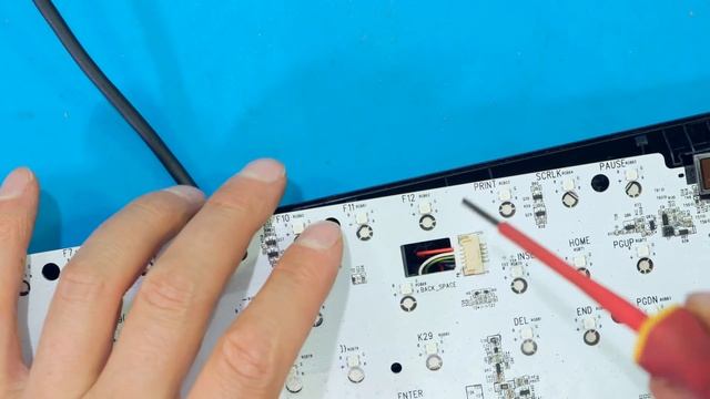 How to disassemble the SteelSeries Apex5 keyboard to clean it after liquid damage смотреть онлайн