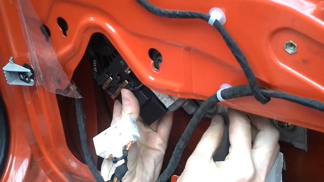 Skoda Octavia 1 - Insertion of Electric Window Regulator. смотреть онлайн