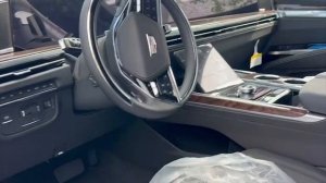 Обновленный Cadillac Escalade 2025 года.