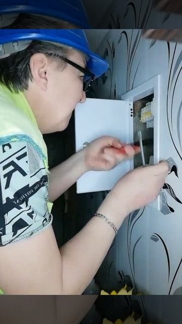 Как подключить счётчик! Электрик от бога! 😂😂😂 смотреть онлайн