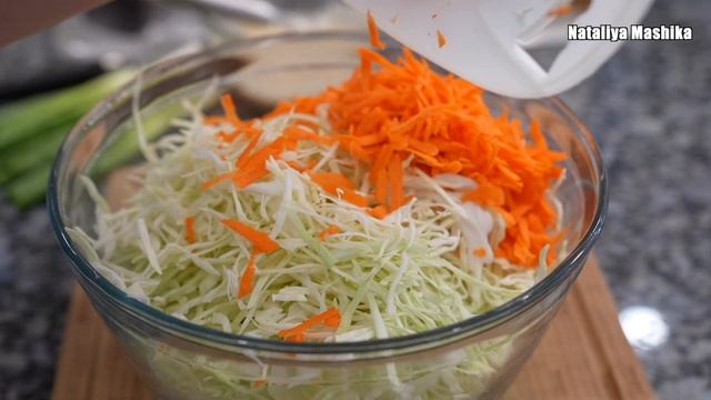 Готую 3 дні поспіль! Дуже смачний салат з капустою та кукурудзою з цікавою ,новою заправкою! смотреть онлайн