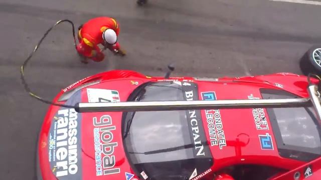 FIA GT1 Ferrari 458 Italia pit stop - PURE SOUND HD смотреть онлайн