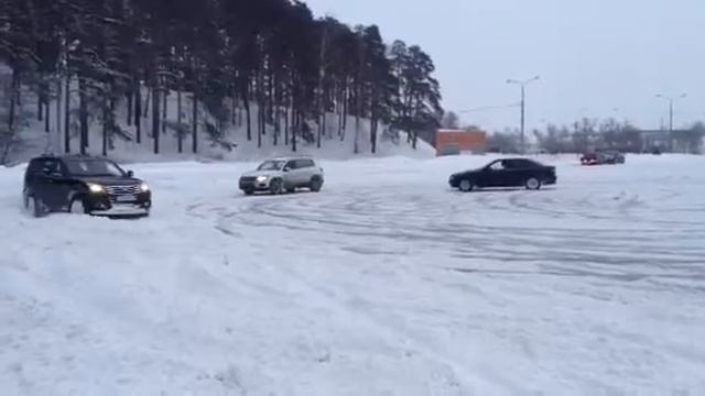 Маленький дрифт на Tiguan TDI смотреть онлайн