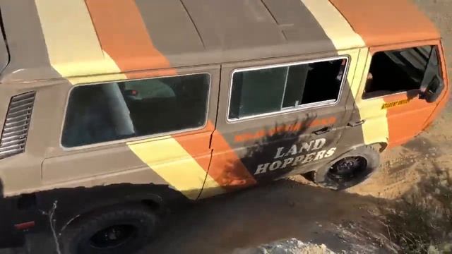 Hot VWs Magazine: Van de go Vanagon! T3 Bus Climbs Anywhere!!! смотреть онлайн