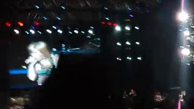 Kelly Clarkson - Stronger (What Doesn't Kill You) (Live @ Pop Music Festival 2012)
