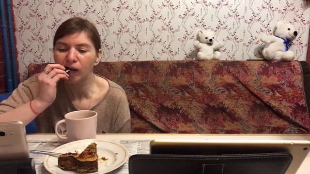 Прямая трансляция каждый вечер. Мы пьем чай, разговор с НАТАЛЬЕЙ, смотрим YouTube. Стрим 23.02.22 смотреть онлайн