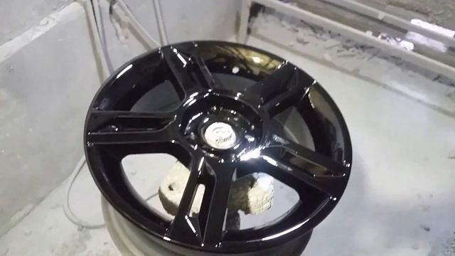 Roda stilo aro 14 após o verniz preto brilhante cadilac. смотреть онлайн