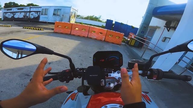 BMW F900R Initial Review смотреть онлайн