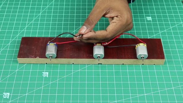 Parallel Connection | How to Connect 3 DC Motors with 9V Battery & On/Off Switch | Electric Circuit смотреть онлайн
