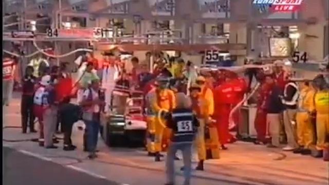 1999 - Le Mans - A Ferrari LMP nearly hits a mechanic смотреть онлайн