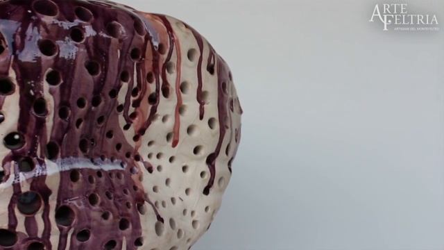 Artefeltria - Lampada da tavolo traforata policroma in ceramica di Valentino Piccioni смотреть онлайн