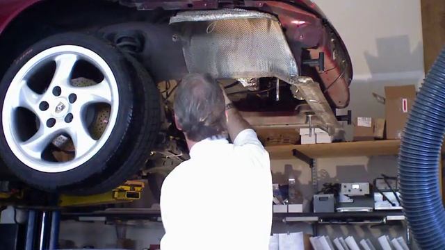1999 Porsche 911, removal of outer heat shielding смотреть онлайн