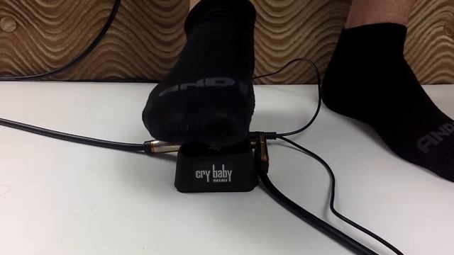 Travelling lightly: Dunlop CBM95 Cry Baby Mini Wah Pedal. // Ligero de equipaje. смотреть онлайн
