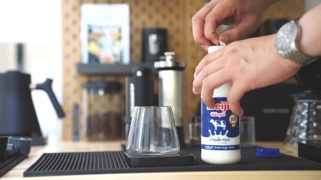 Unpack Milkster Brazil Signature Blend จาก Craft Coffee Roaster เมล็ดกาแฟที่สุดของเมนูสายนม смотреть онлайн
