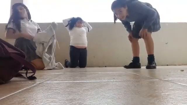 School Girls Having Fun.. смотреть онлайн