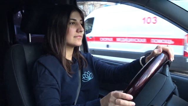 Эля рулит. Подрезали. За что побили Элю?) Уроки вождения по городу на автомате. акпп. смотреть онлайн