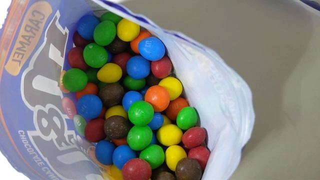 M&M's - Caramel Chocolate Candies смотреть онлайн