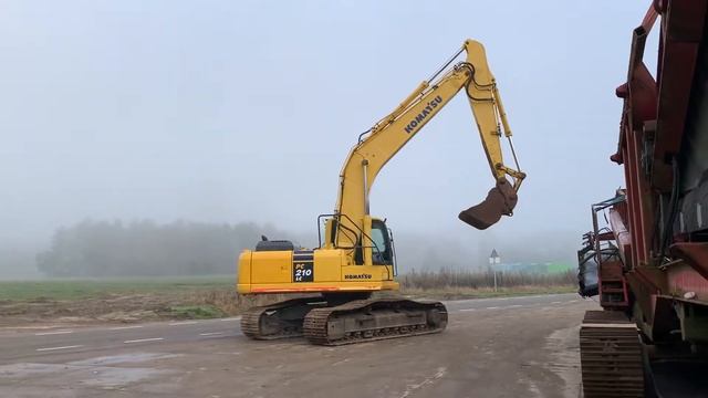 Komatsu PC210 LC-8, year 2012 (Refnr. BK037) смотреть онлайн