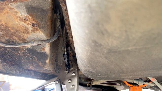 Removing a Fuel Tank from a Rover 25 смотреть онлайн