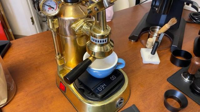 La Pavoni | how to make a latte смотреть онлайн