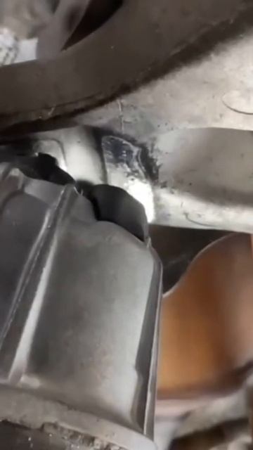 How to? Bad engine mounts on BMW causing vibrations #shorts смотреть онлайн