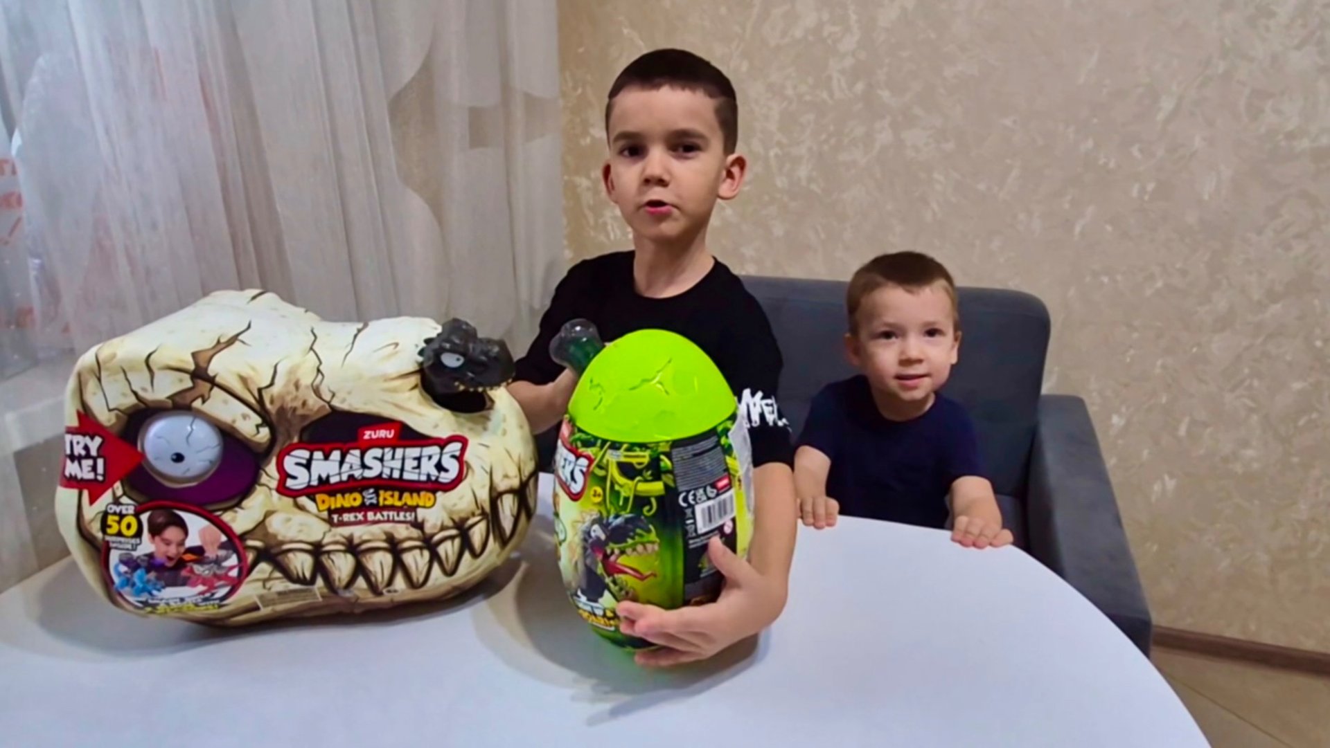 Распаковка Zuru Smeshers смешерс огромный череп динозавра и яйцо