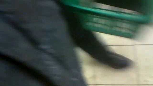Little midget men trolling the shops.. (part 1) смотреть онлайн