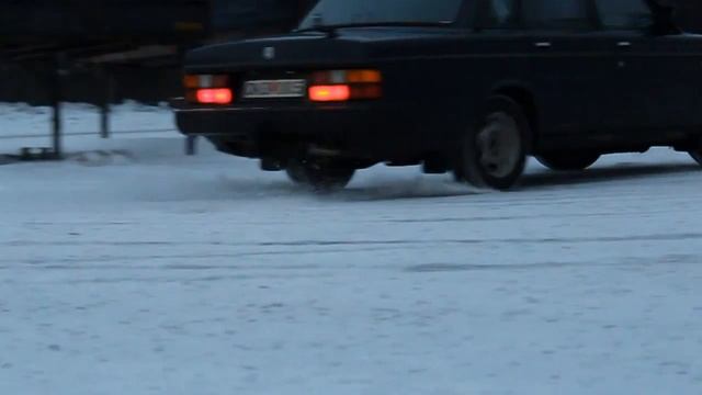 Volvo 240 DL смотреть онлайн