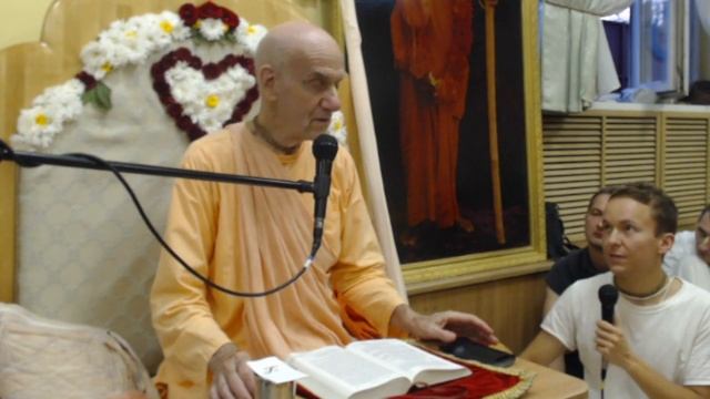 Воскресная программа. ЕС Тривикрама Свами. 20.10.19 смотреть онлайн