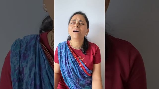 Jhulat Baal Krishna Bihari..... sung by Rupamanjari devi dasi смотреть онлайн