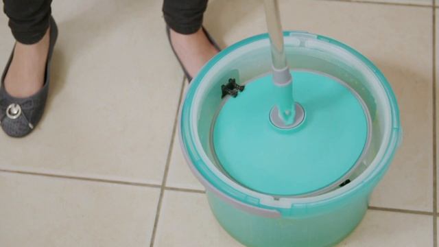 Clean Spin 360 Self-Cleaning Microfiber Spin Mop and Bucket System on QVC смотреть онлайн