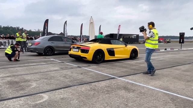 Yellow Audi R8 Spyder V10 xxxPS смотреть онлайн