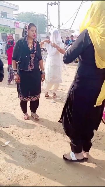 Local Village Girls Dance смотреть онлайн