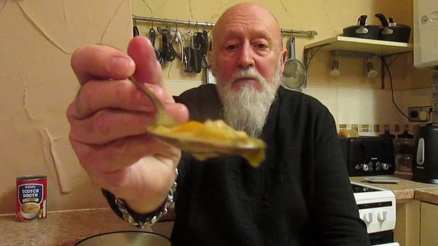 Scotch Broth - Newgate - Lidl - £0.62p - Bread Roll - Lidl - £0.35p - Food Review смотреть онлайн
