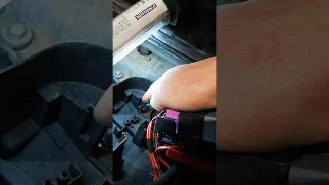 Problème d'essuie glace sur VW Passat 3B2 de 1997 résolu partie 1 смотреть онлайн