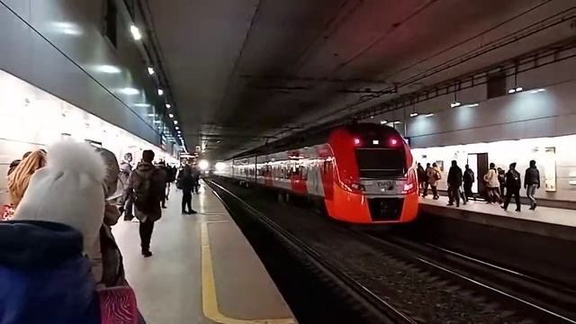 Электропоезда ЭС2Г-074 и ЭС2Г-111 Ласточка станция МЦК Площадь Гагарина смотреть онлайн