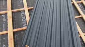 Финишная отделка крыши монолитным профлистом НС 35