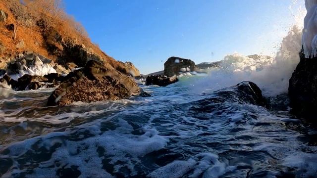 Море волнуется, волны летят , вода замерзает (замедленно) смотреть онлайн