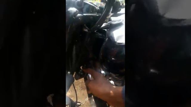 How to open handle lock n start bike without keys guide by robber. Master trick. Hahaha. #Tricks смотреть онлайн