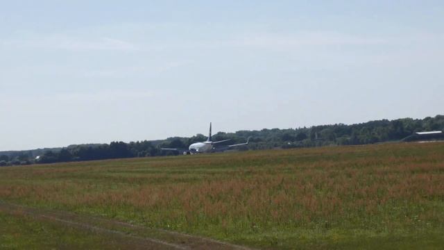 Boeing 737-8Q8 (SMART WINGS-Travel Service Livery)_17.07.2022_Pardubice_přílet a odlet смотреть онлайн