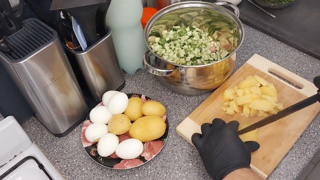 ОКРОШКА НА СИРОВАТЦІ/ЛІТНІЙ РЕЦЕПТ З ДОДАВАННЯМ СМЕТАНИ смотреть онлайн