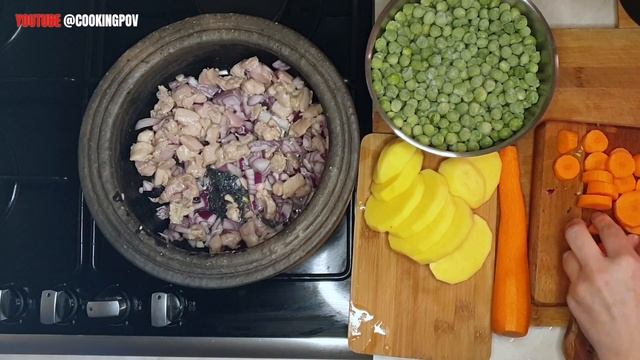 Quick & Simple: Hearty Chicken and Pea Stew cooked in a Terracotta Pot смотреть онлайн