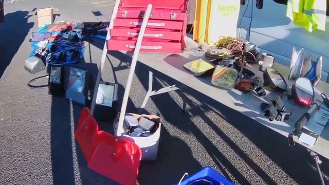 Bradford Bulls Car Boot Sale Still Going Strong Even in November смотреть онлайн