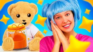 Мишка застрял на дереве! Лечим лапки и кормим медом  Видео для девочек про игрушки