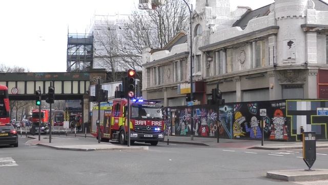 London Fire Brigade- Lewisham Pump Ladder (18reg Mk3 Atego) Responding March 2021 смотреть онлайн